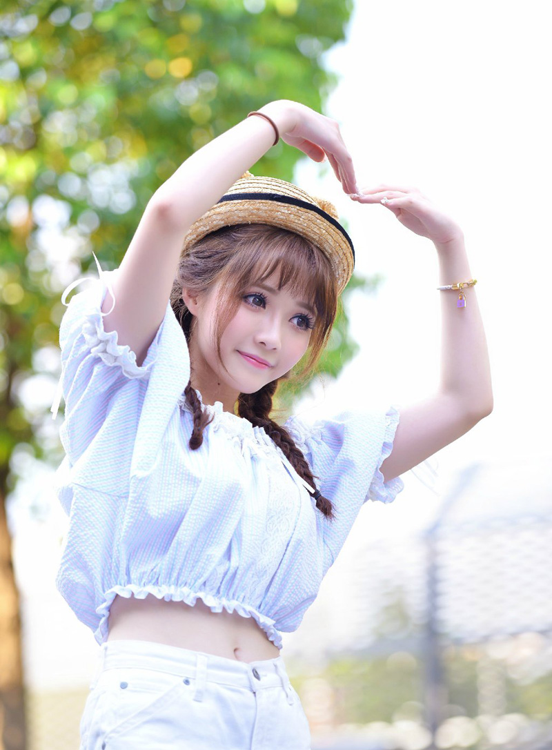 戏，这么演，叫戏，那么演，也叫戏，这一场下了，那一场上来，看戏的，是自己，上台的，也是自己。你是自由的，你有权利以自己的方式表达自己的路。他人喜不喜欢你走出来的路，不是你的事情，因为，毕竟，你没有强迫任何人。